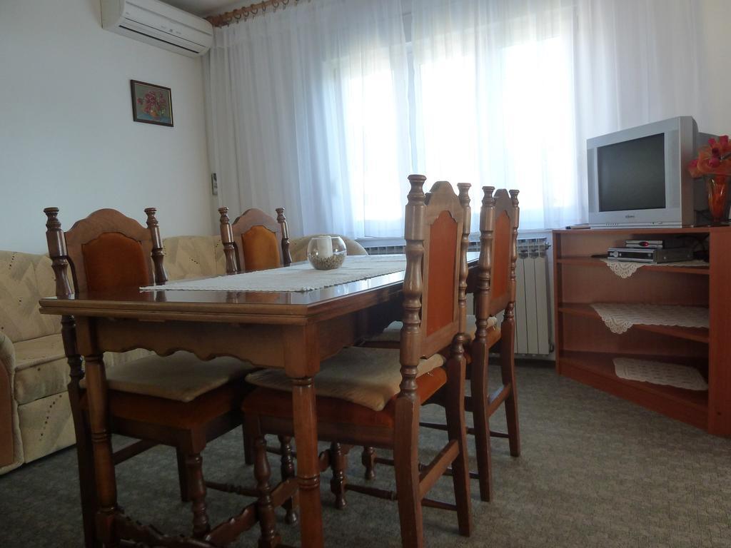 Apartment In Novi Vinodolski 15274 Povile Buitenkant foto