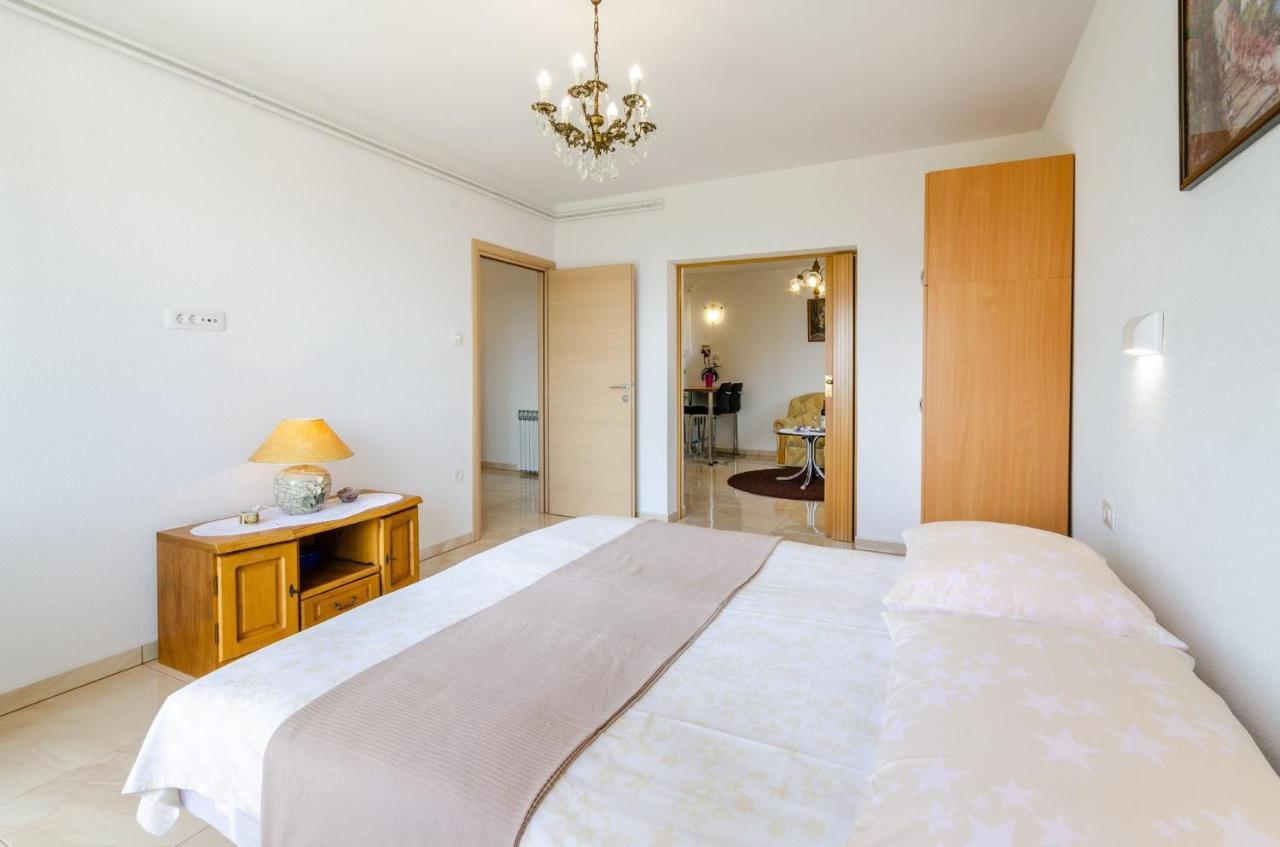 Apartment In Novi Vinodolski 15274 Povile Buitenkant foto