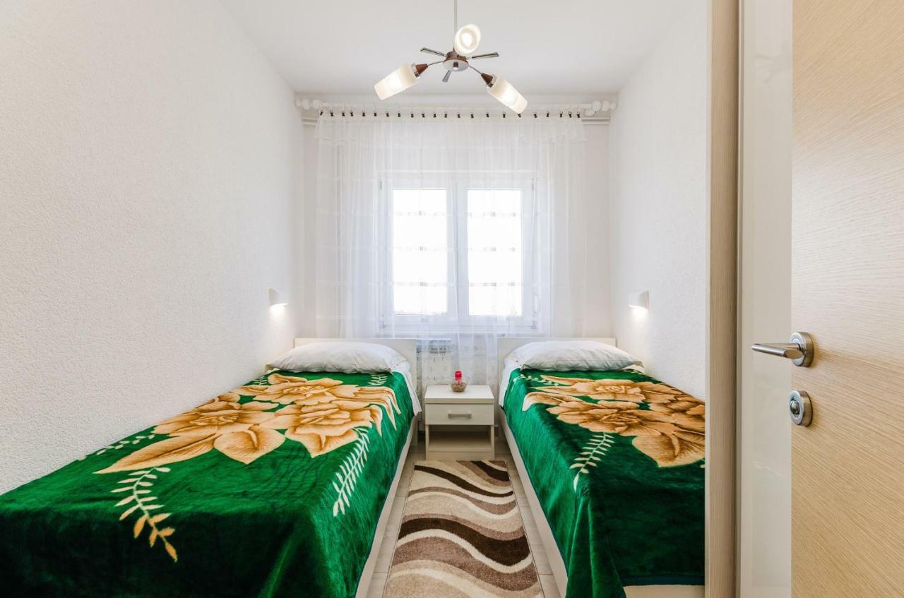 Apartment In Novi Vinodolski 15274 Povile Buitenkant foto