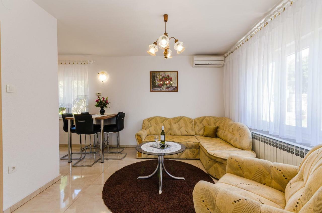 Apartment In Novi Vinodolski 15274 Povile Buitenkant foto