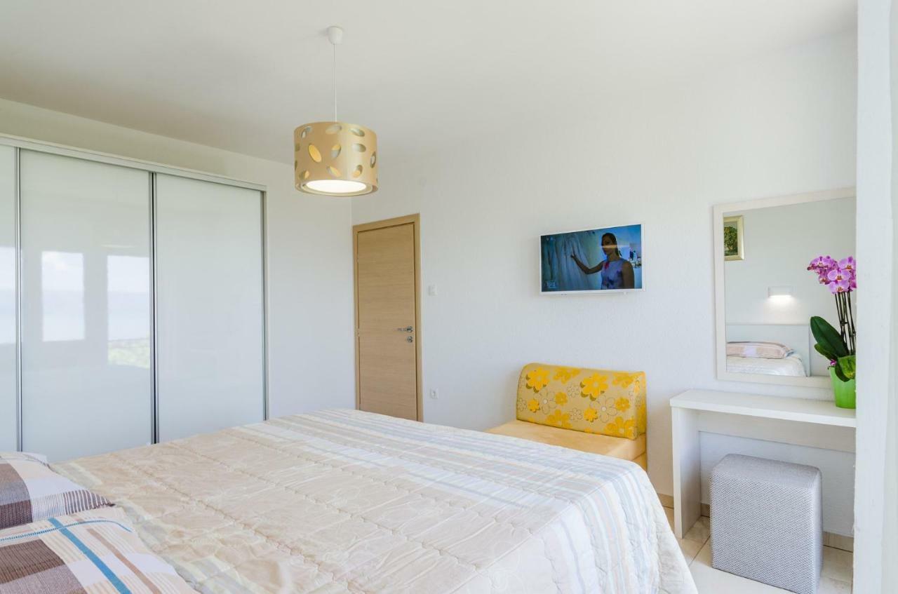 Apartment In Novi Vinodolski 15274 Povile Buitenkant foto