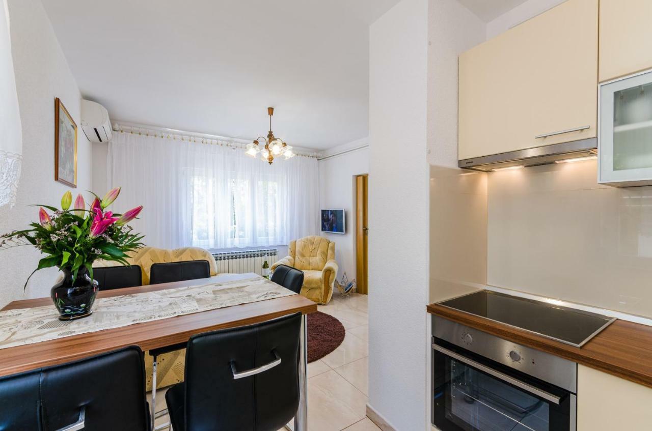 Apartment In Novi Vinodolski 15274 Povile Buitenkant foto